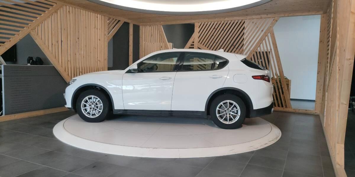 Alfa Romeo Stelvio 2.2 t Business Q4 190cv auto my19