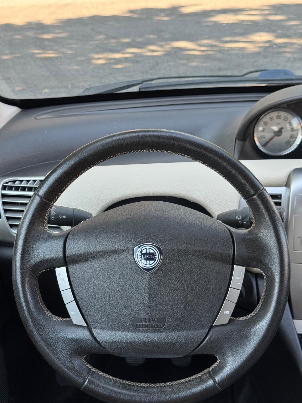 Lancia Ypsilon 1.4 MODAMILANO