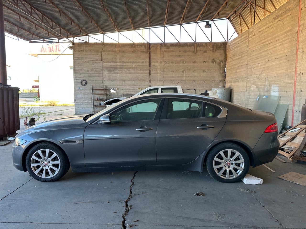 Jaguar XE 2.0 D Turbo Pure