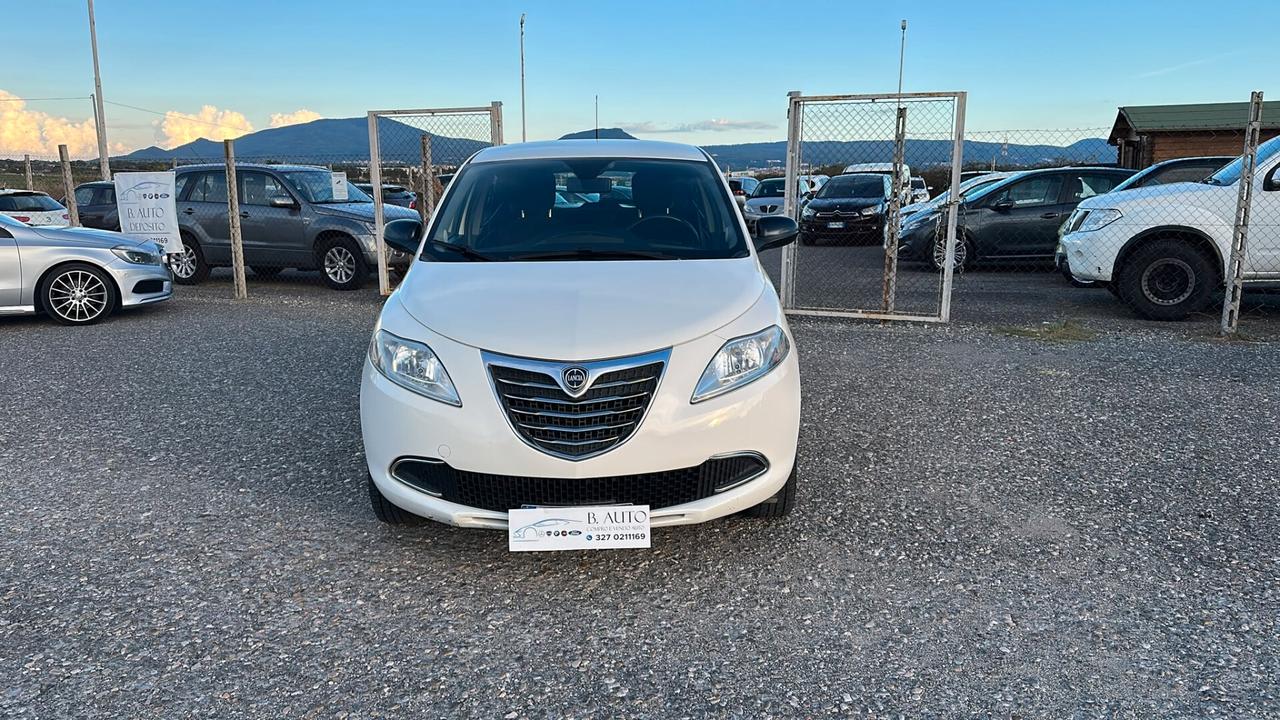 Lancia Ypsilon 0.9 TwinAir 85 CV 5 porte Metano Ecochic Silver