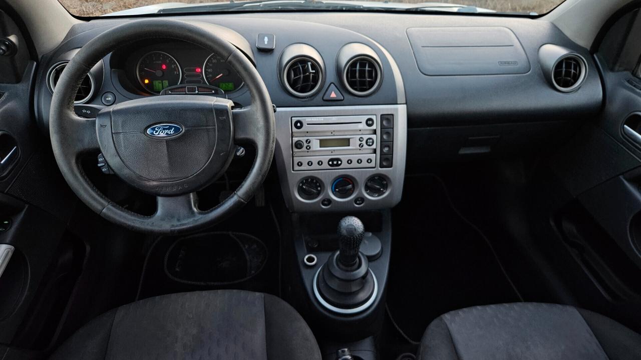 Ford Fiesta 1.2 16V 5P Ghia