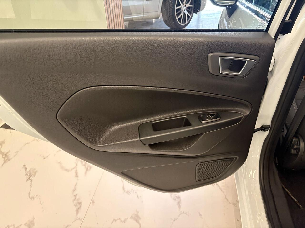 Ford Fiesta 1.5 TDCi 75CV 5 porte Titanium