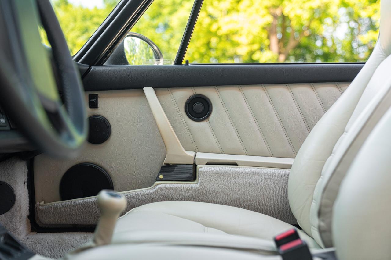 Porsche 964 (911) CARRERA 4 CABRIOLET - RDS01410