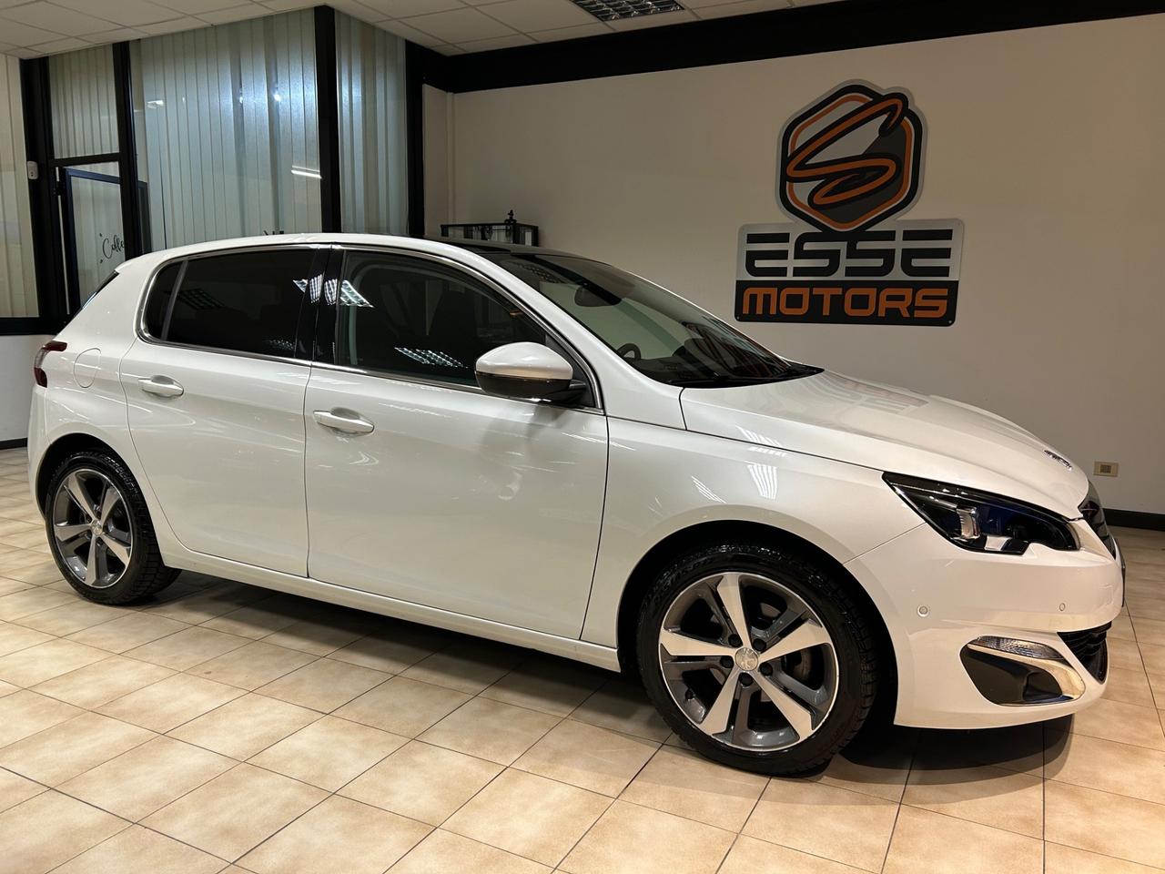 Peugeot 308- 2017 1.2 PureTech Turbo 130 CV 130.000 KM