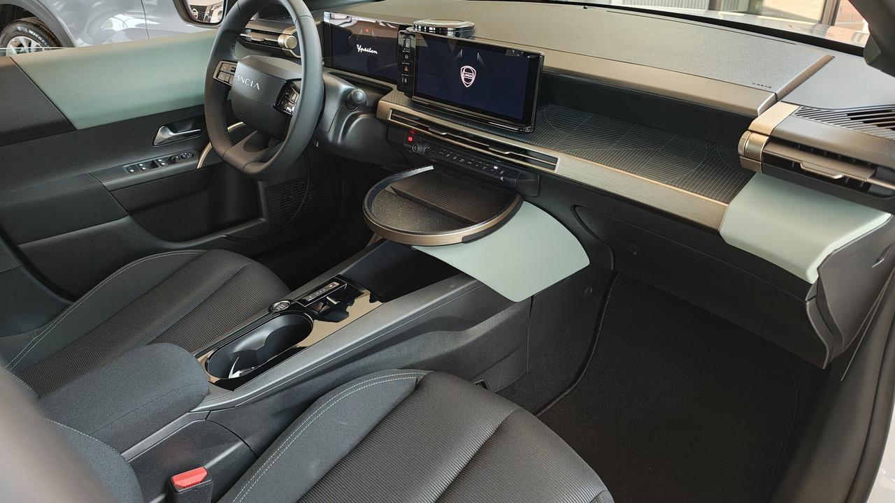 Lancia Ypsilon Hybrid e-DCT