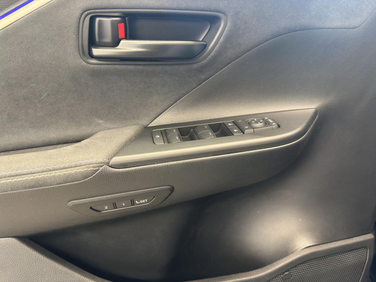 Toyota C-HR 1.8 hev Lounge fwd e-cvt