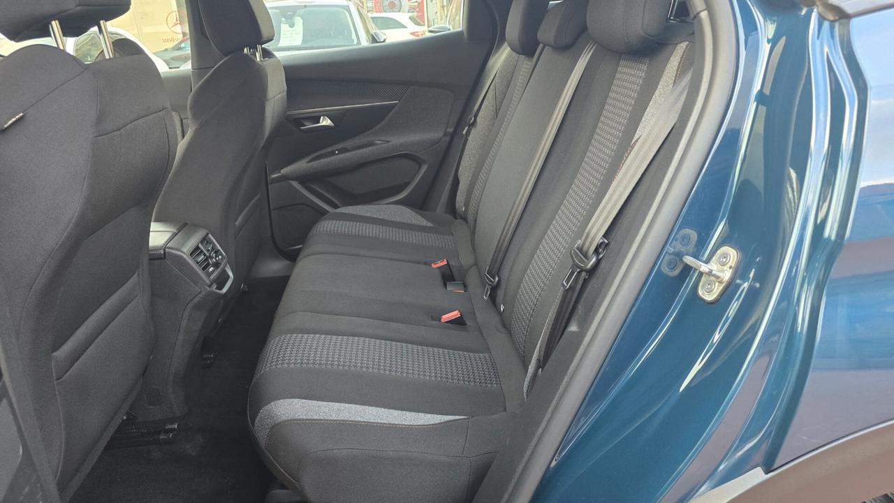 Peugeot 3008 BlueHDi 130 S&S EAT8 Active Pack