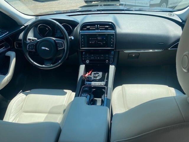 Jaguar F-Pace 2.0 D 180 CV Prestige