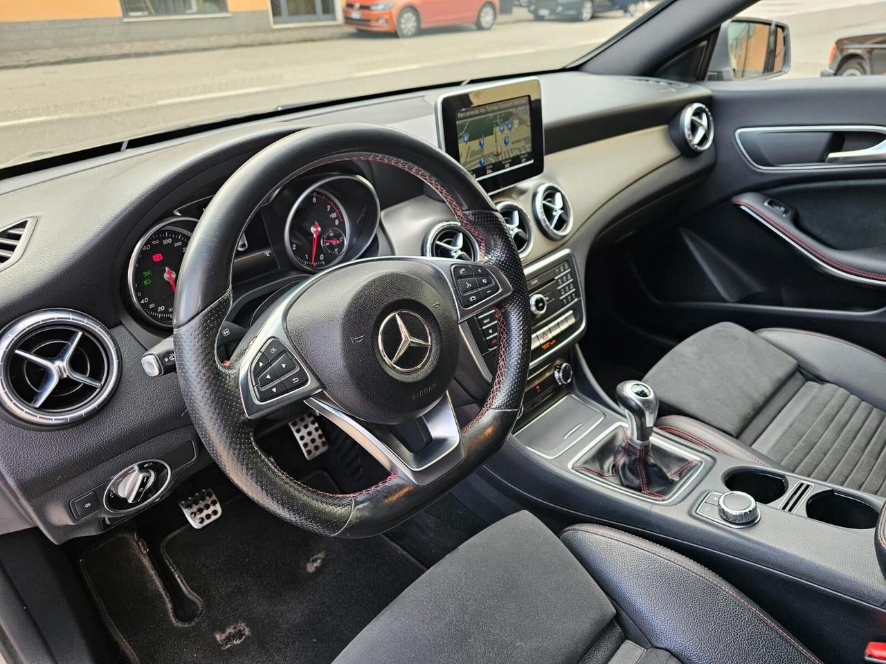Mercedes-benz CLA 250 211cv Premium*AMG*Pelle*Navi*Bi-Xeno*Pdc*18*