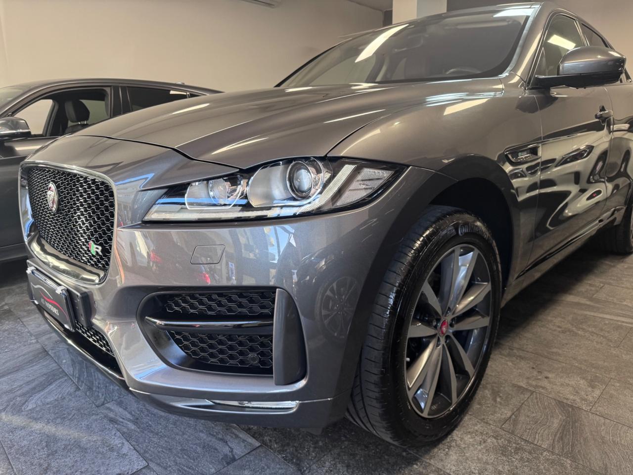 Jaguar F-Pace 2.0 D 180 CV R-Sport Finanziabile