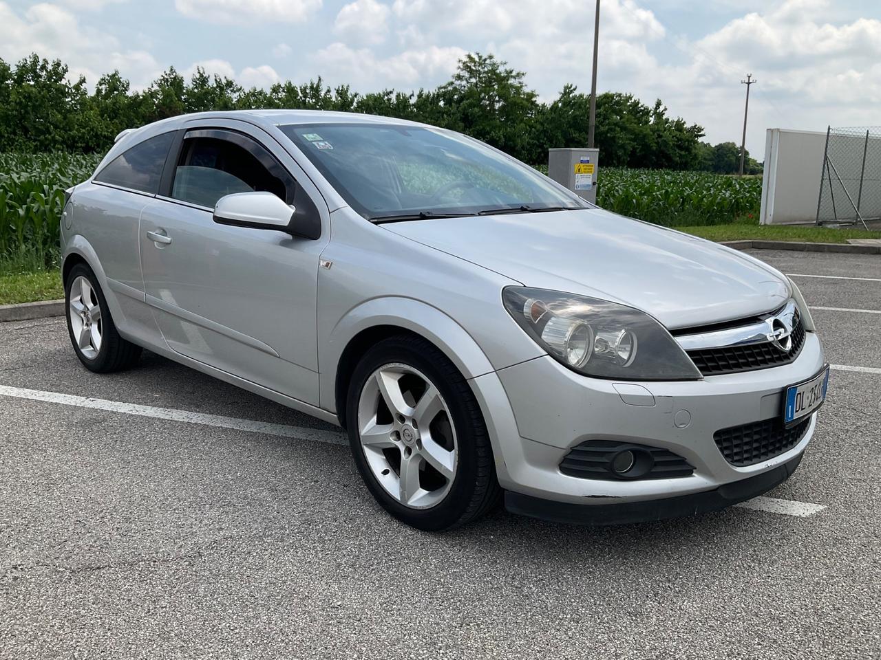 Opel Astra GTC 1.7 CDTI 101CV 3 porte Cosmo