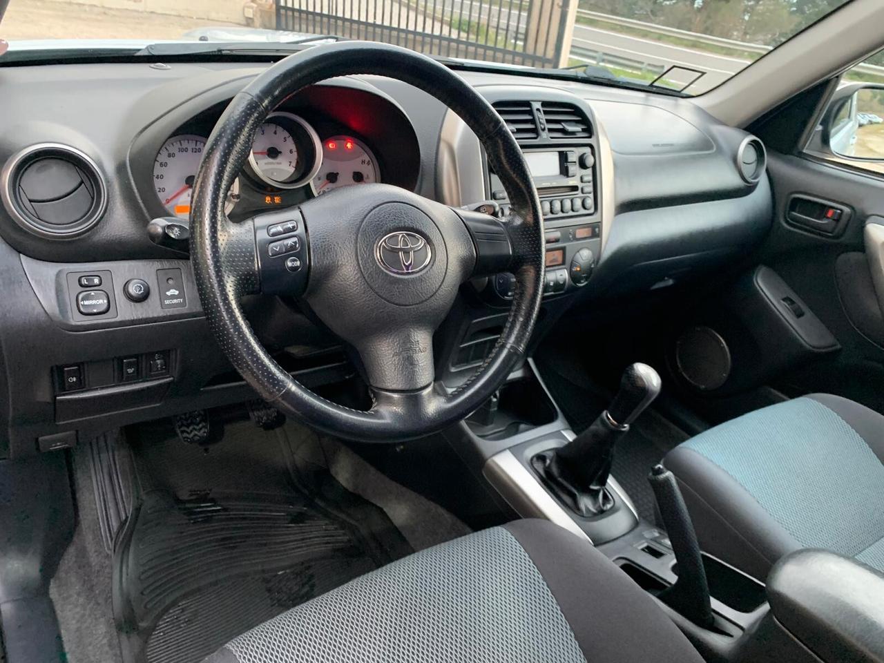 Toyota RAV4 2.0 Tdi D-4D 3 porte Sol - 2004