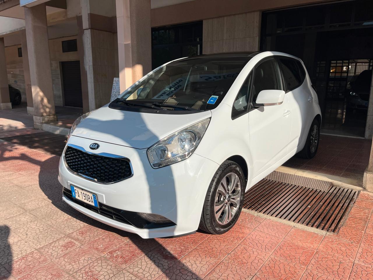 Kia Venga 1.4CRDi90CV full tetto navi retro-15