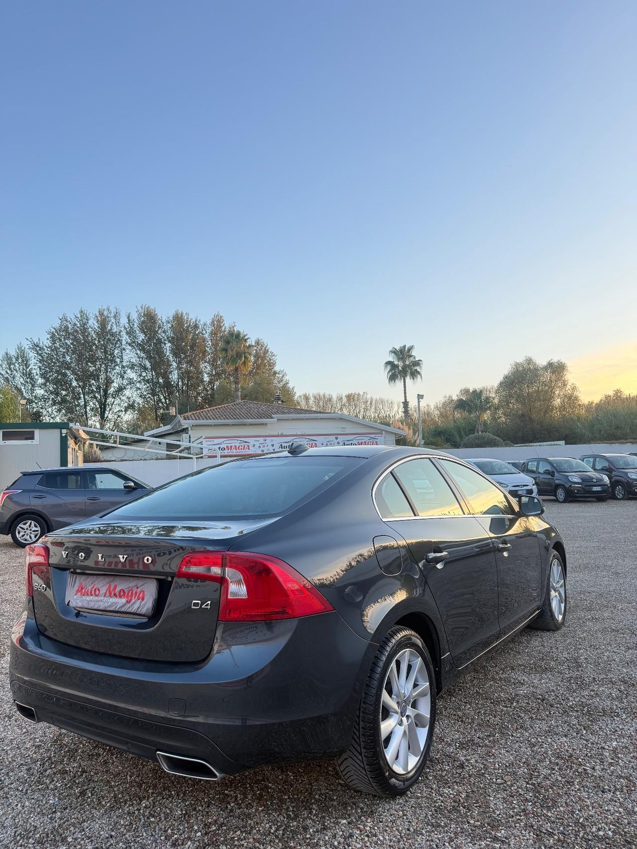 Volvo S60 D5 AWD Geartronic Momentum