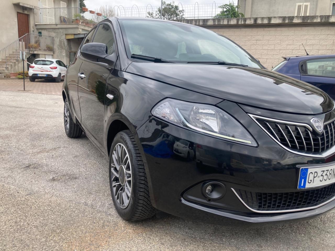 Lancia Ypsilon 1.0 FireFly 5 porte S&S Hybrid Oro