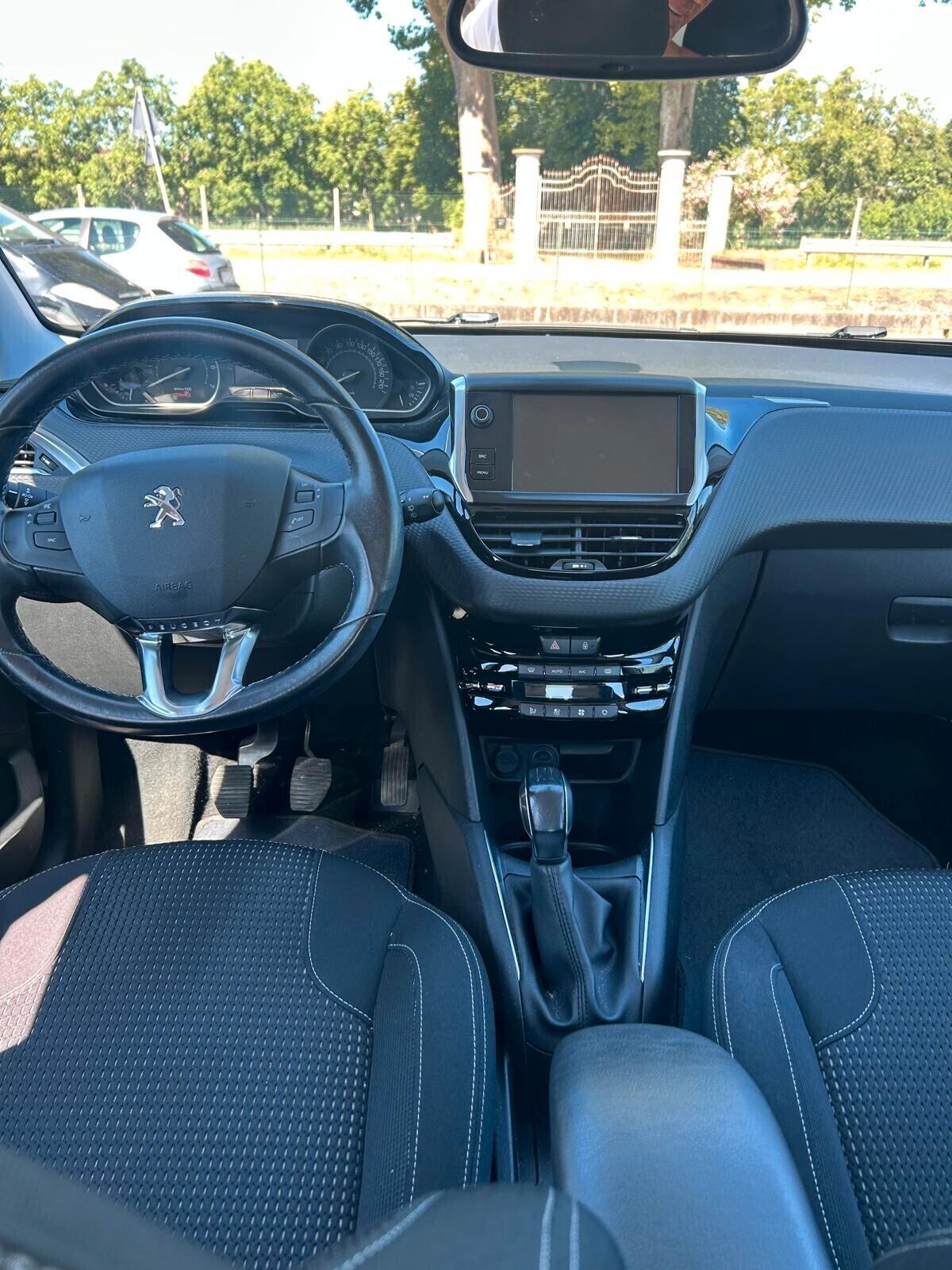 Peugeot 208 PureTech 82 5 porte Allure ok neo patentati