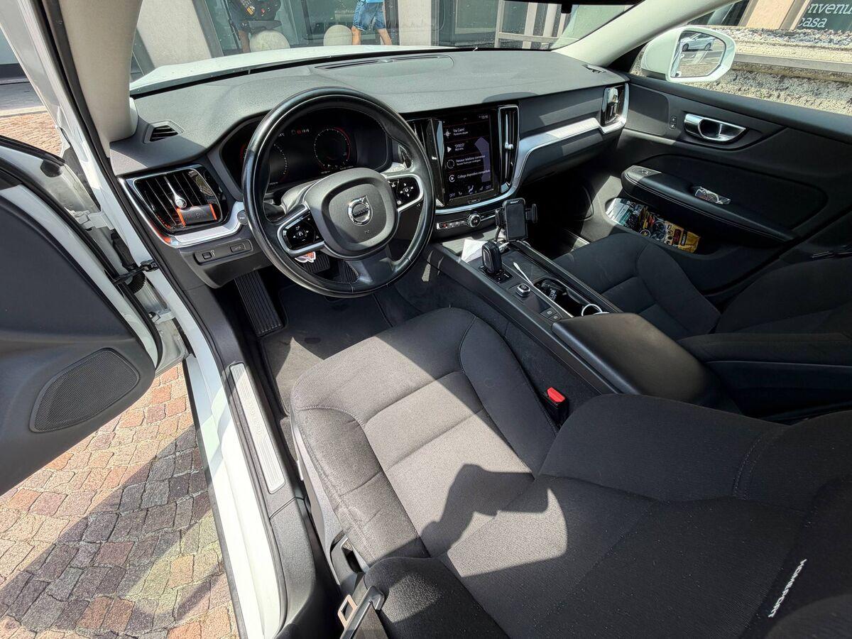 Volvo V60 2.0 b3 Momentum Business auto 8m my21