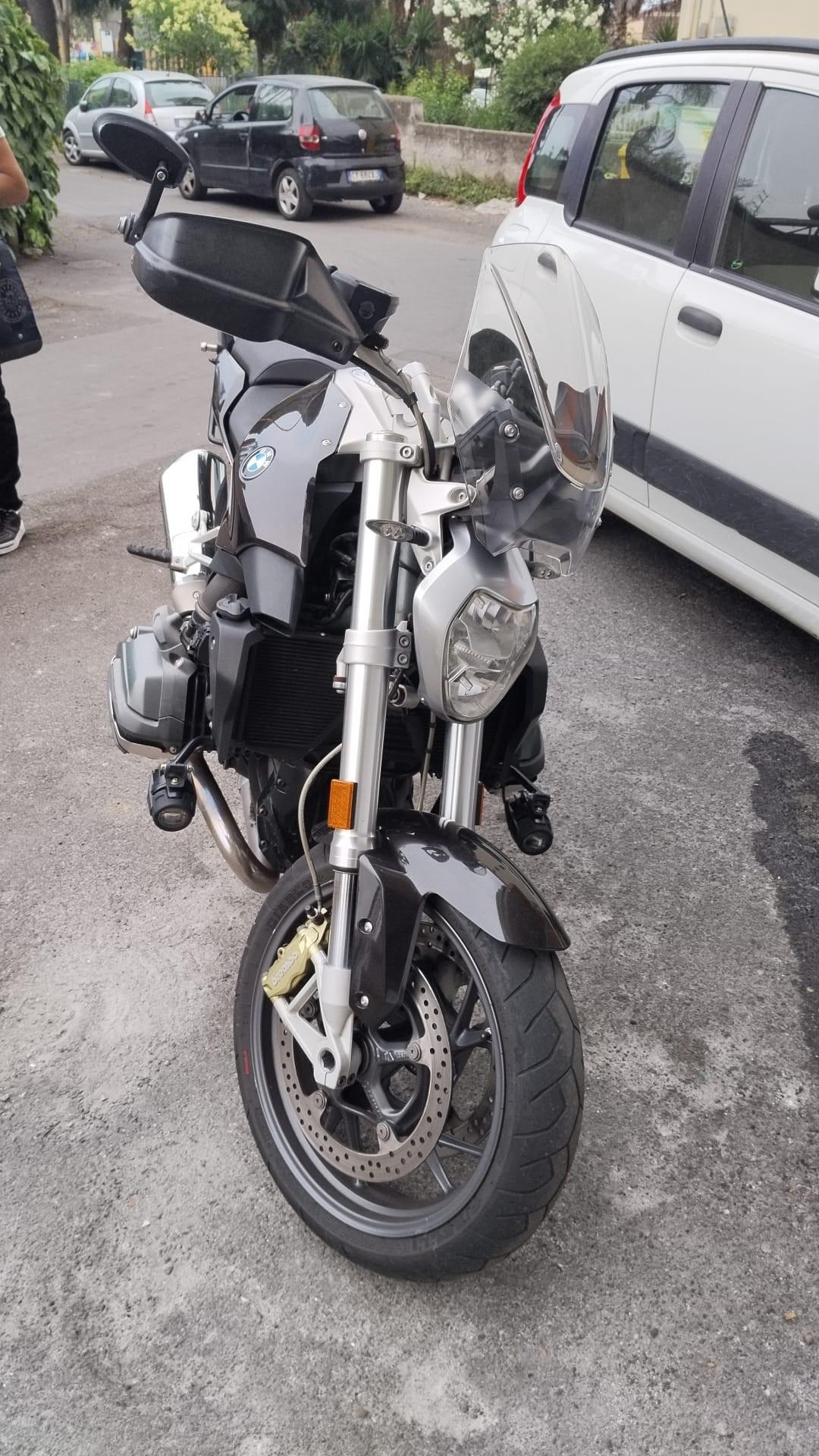 Bmw R 1200 R – 117 CV – 28.221 km – Faretti LED + 3 Bauli