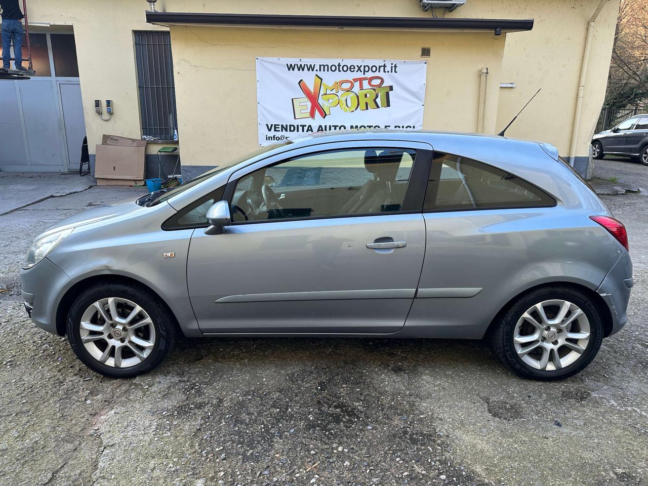 Opel Corsa 1.2 3 porte Enjoy
