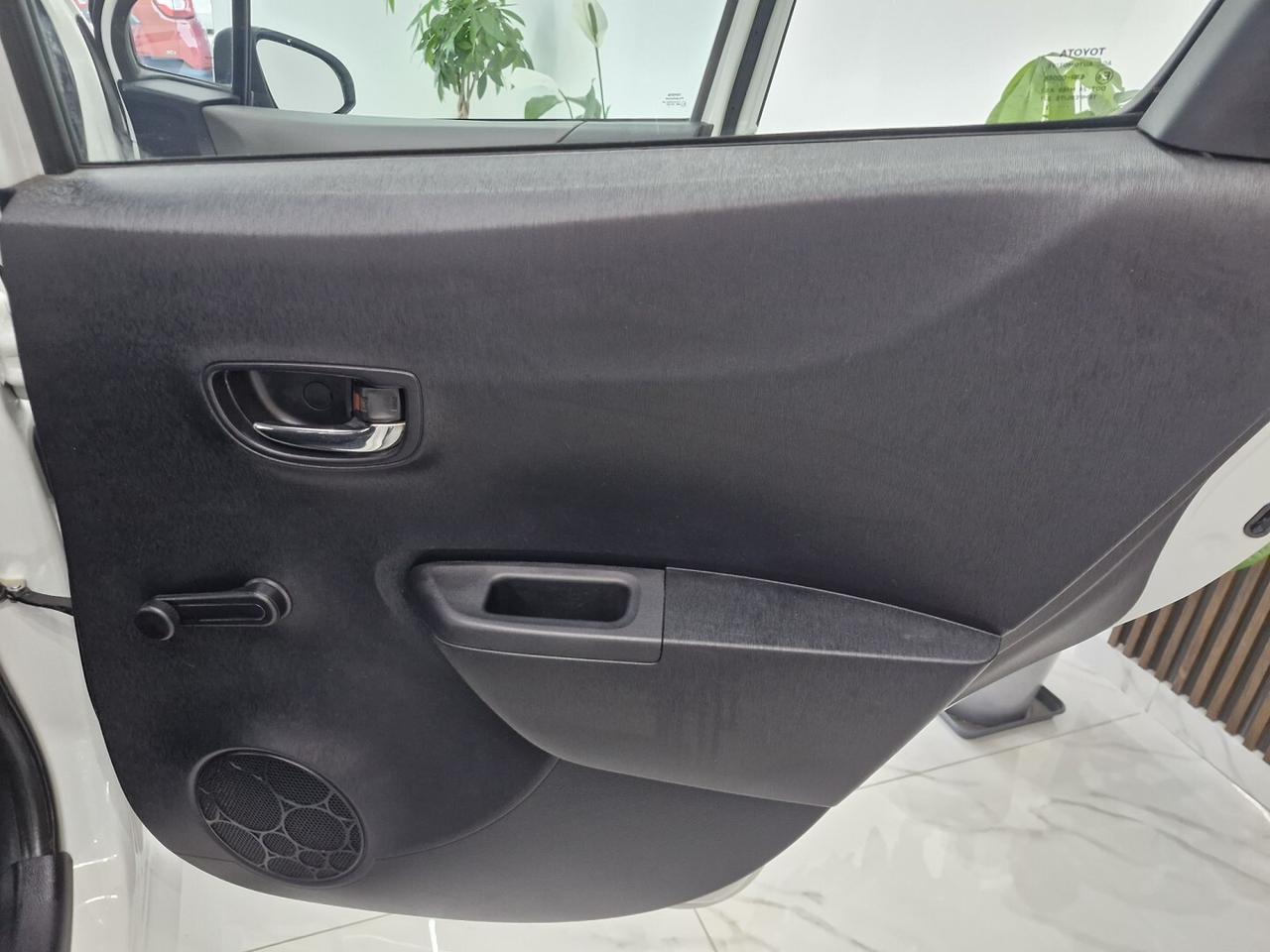 TOYOTA YARIS 1.0 BENZINA 69CV X NEOPATENTATI