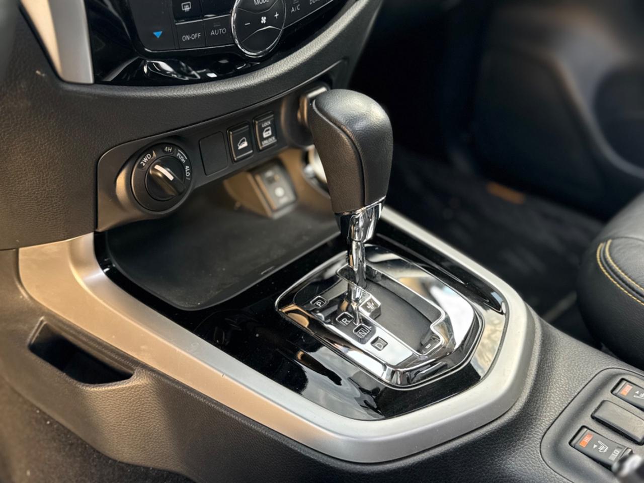 Nissan Navara 2.3 dCi 190 CV 7AT 4WD Double Cab N-Connecta