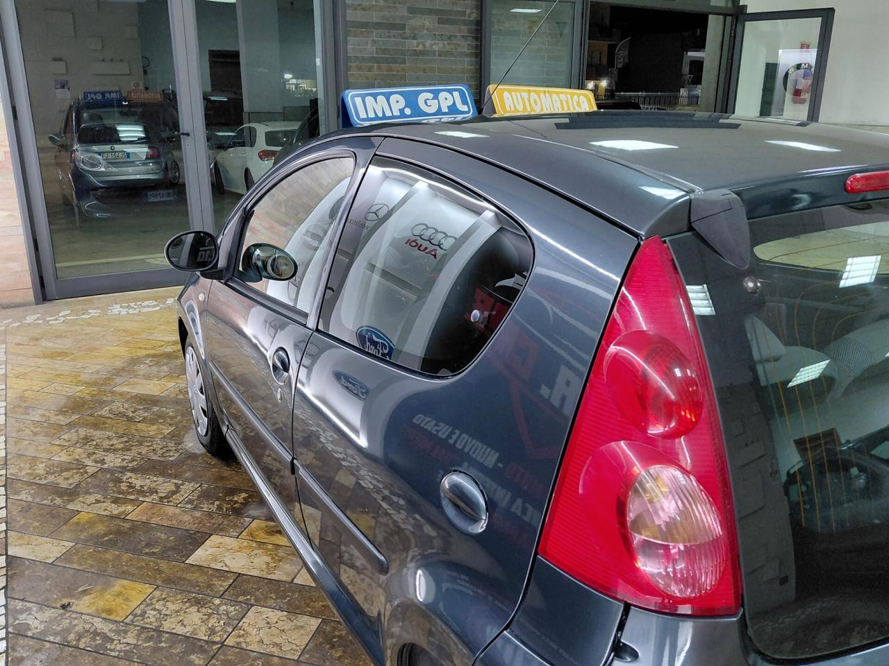 Peugeot 107 1.0 68CV 5p. Cambio automatico