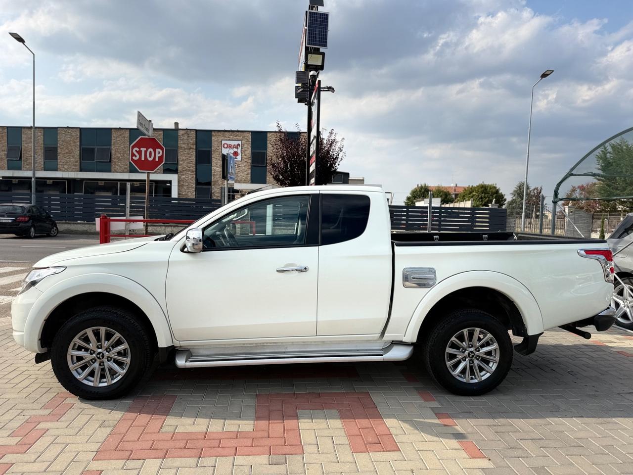 Mitsubishi L200 2.4 DI-D/181CV Club Cab Intense Hp Mivec SDA