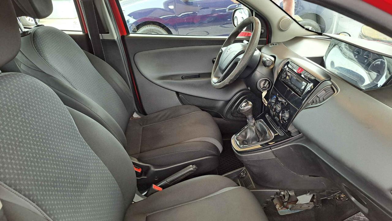 Lancia Ypsilon 1.3 MJT 16V 95 CV S&S Silver