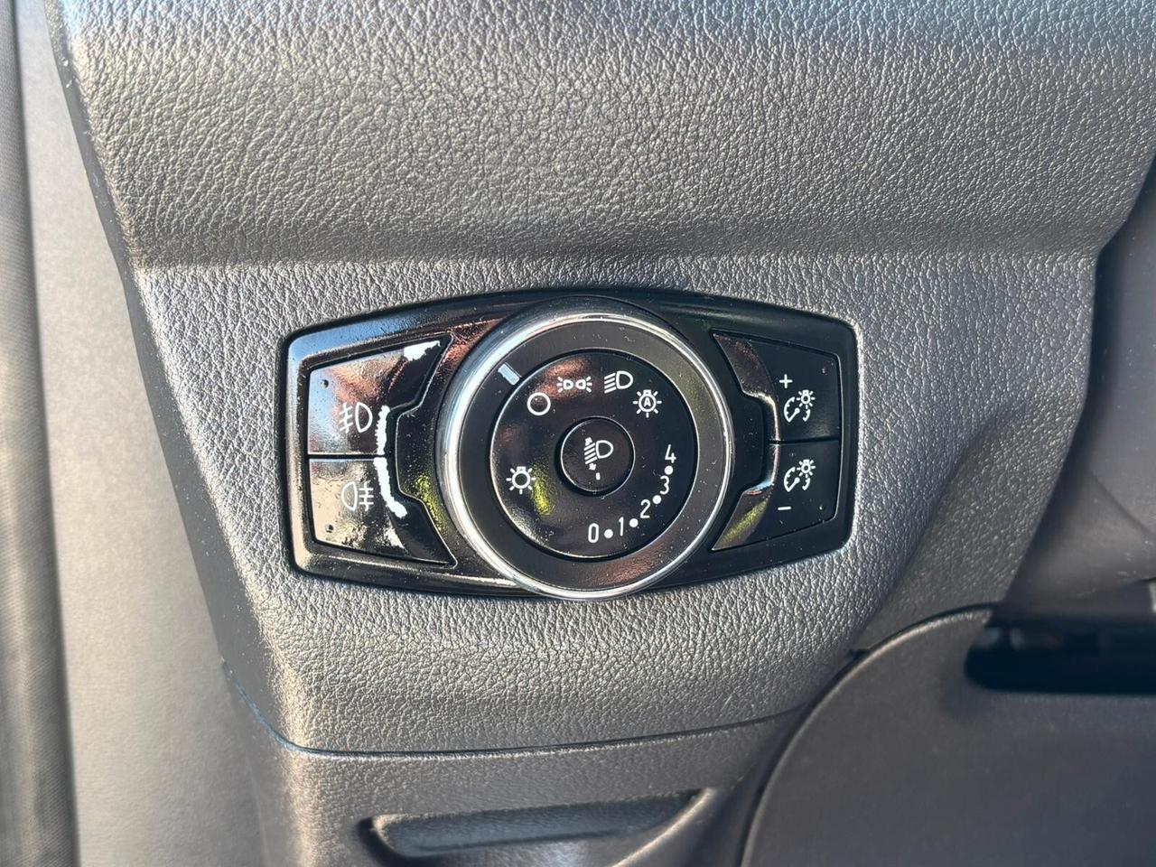 Ford Tourneo Courier 1.5 TDCI 95 CV Titanium