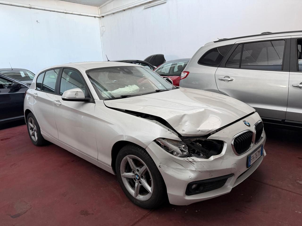 Bmw 116d 2017 5p. Urban incidentata /MARCIANTE!