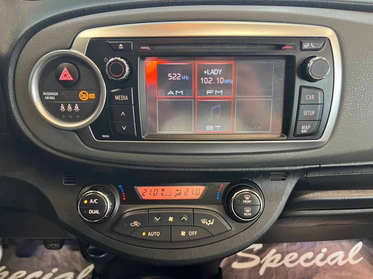 Toyota Yaris 1.4 D-4D 5 porte Lounge TETTO OK NEOPATENTATI