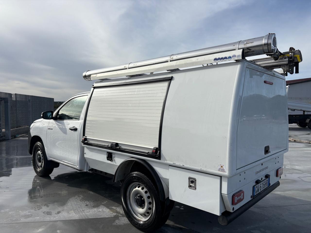 Toyota Hilux 2.4 D-4D A/T 4WD OFFICINA MOBILE, 2 Posti