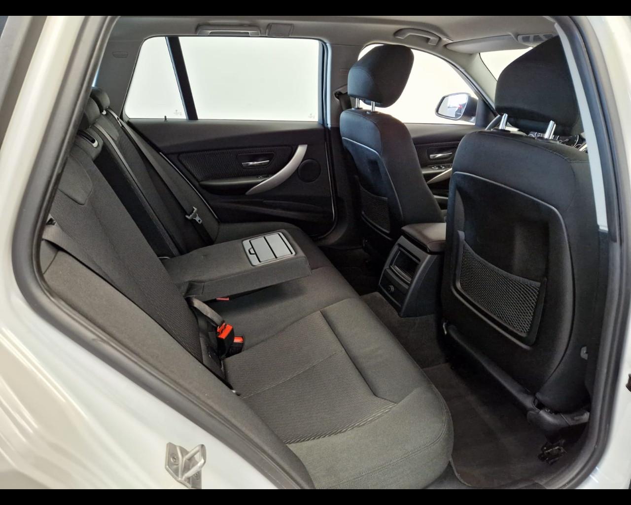 BMW Serie 3 F/30-31-34-80 - 318d Touring auto