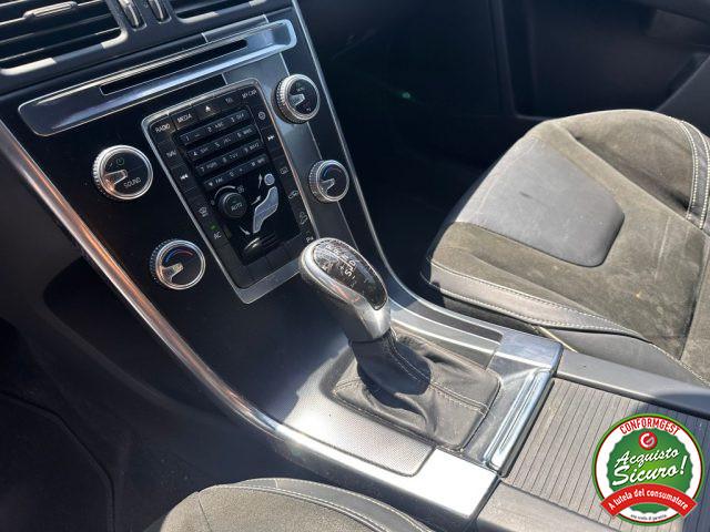 VOLVO XC60 D4 Geartronic R-design Momentum