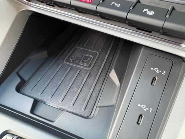 AUDI Q3 35 2.0 TDI S tronic quattro Business COCKPIT