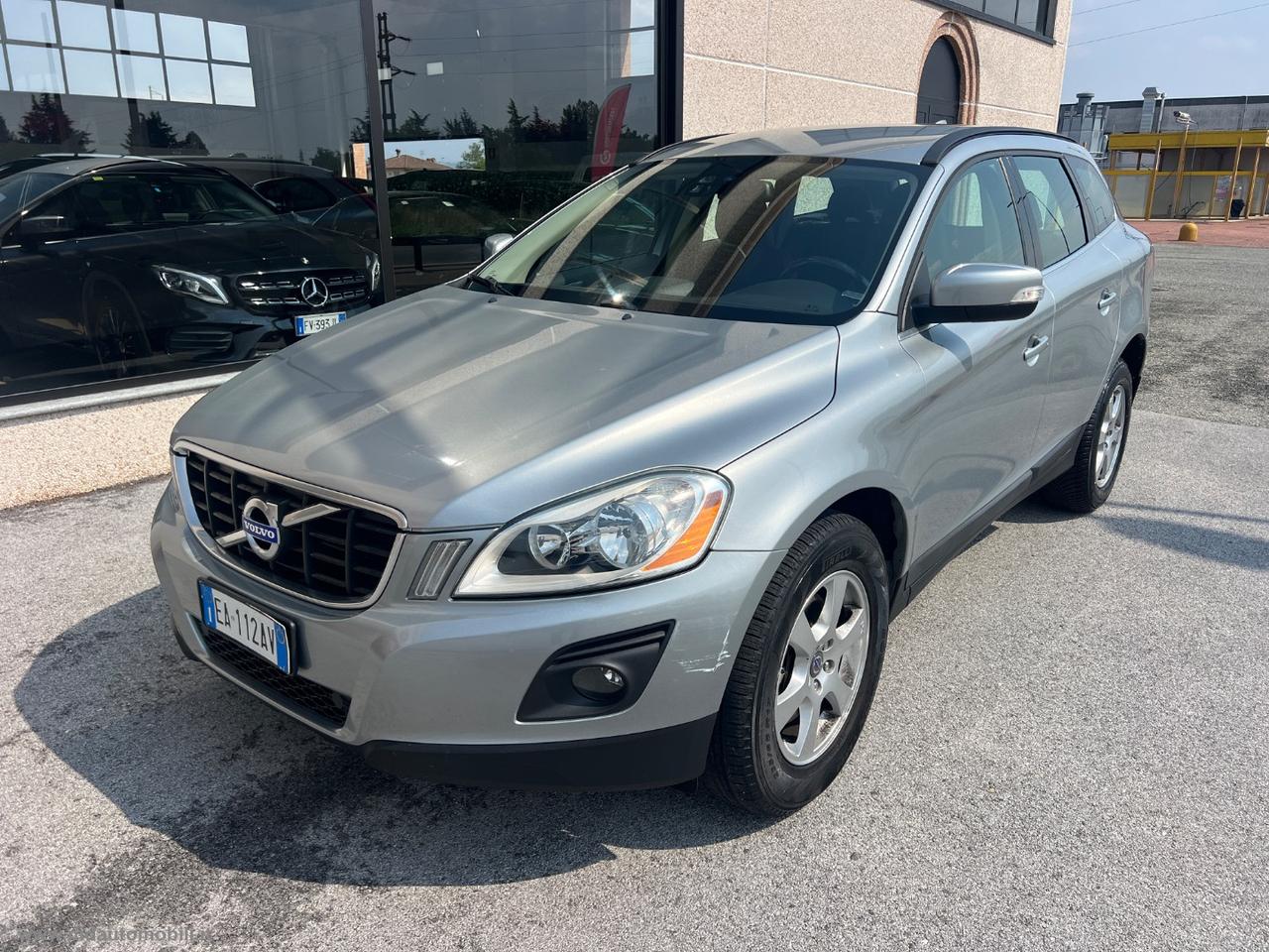 VOLVO XC60 2.4 D 163CV AWD Geartronic Momentum MOLTO BEN TENUTA