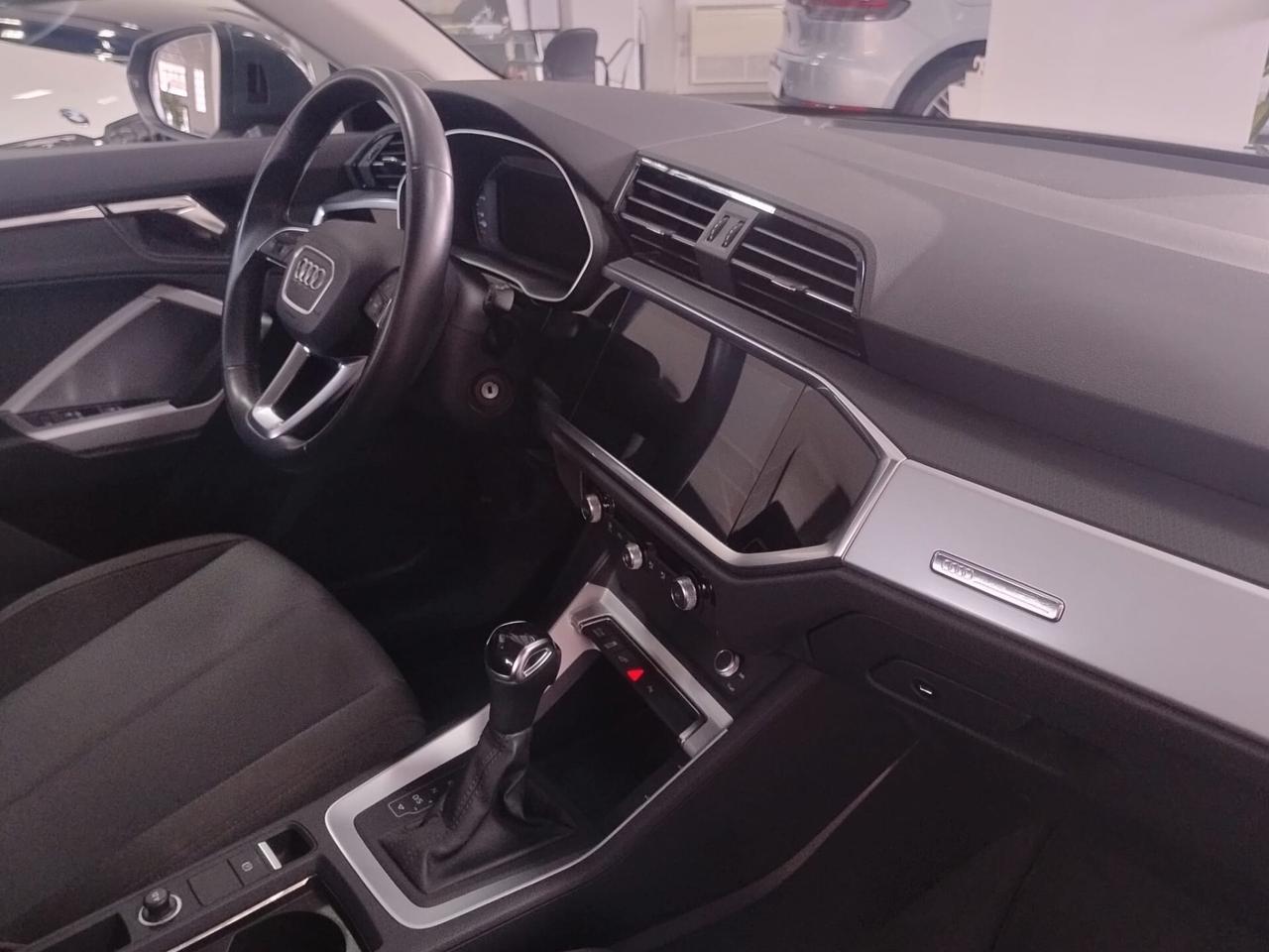 Audi Q3 SPB 45 TFSI e S tronic Business Plus