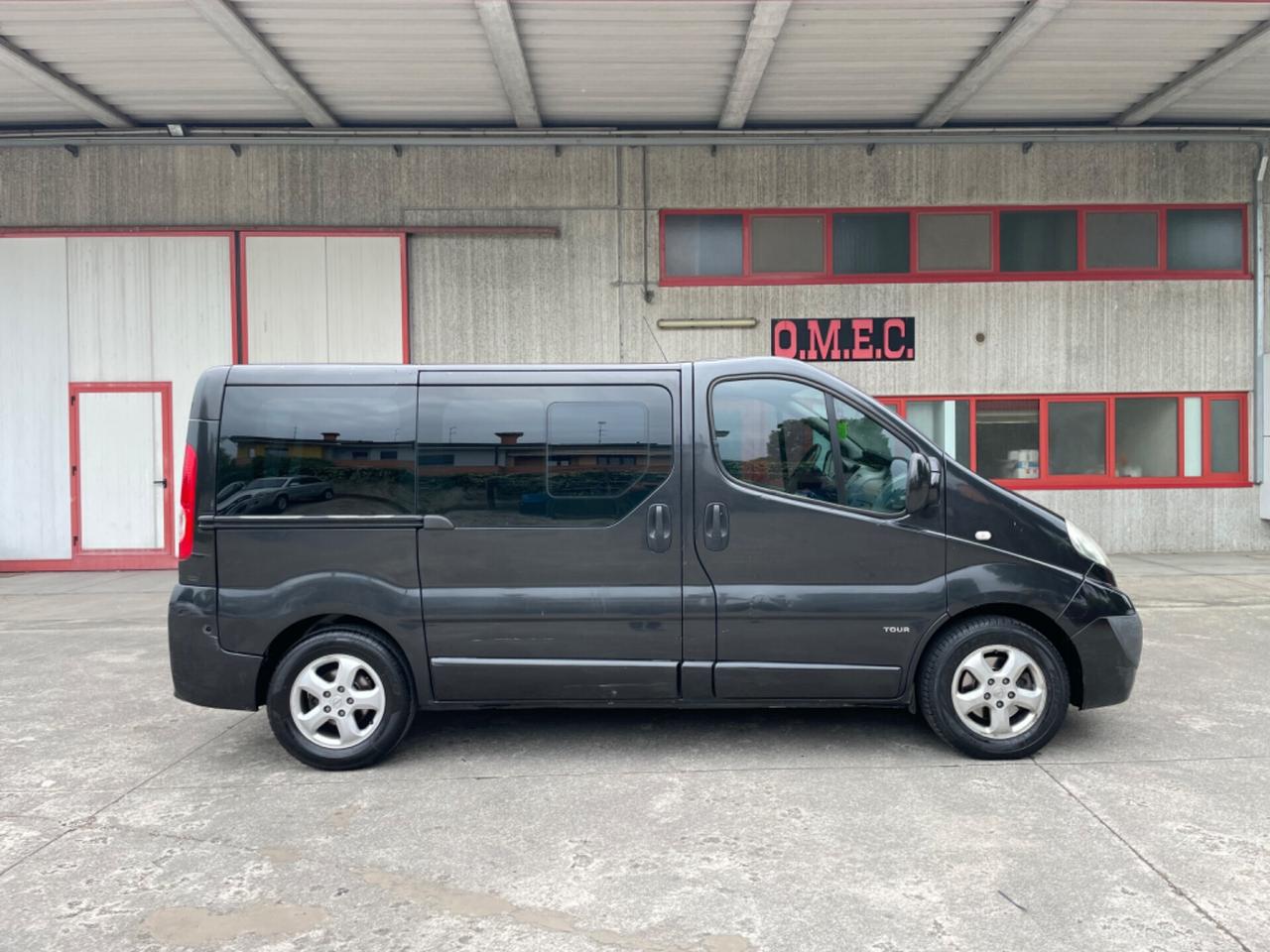 Opel Vivaro 27 2.5 CDTI PC-TN Tour Cosmo