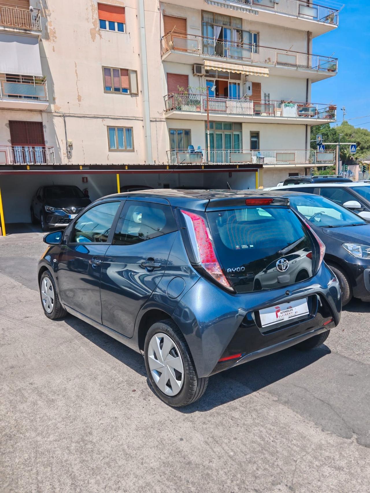 Toyota Aygo 1.0 VVT-i 72 CV 5 porte x-play MMT Automatica