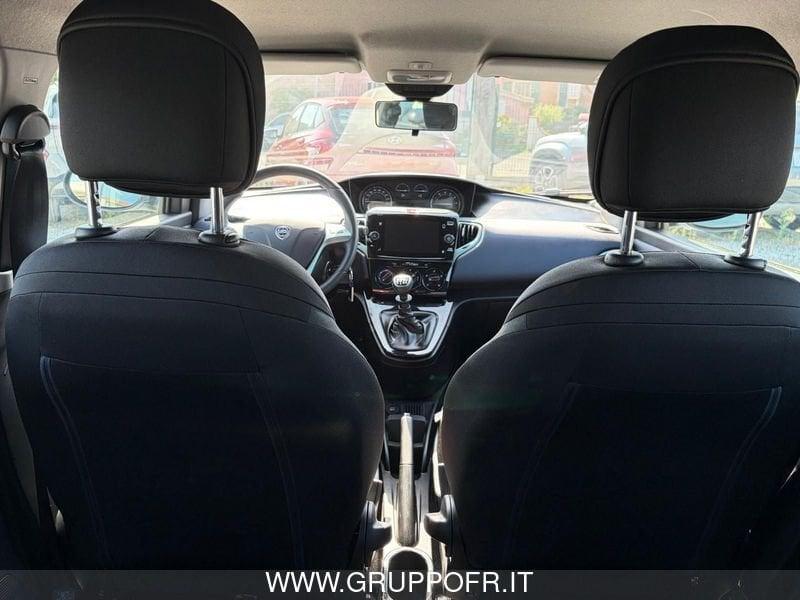 Lancia Ypsilon 1.0 FireFly 70cv Hybrid Platino