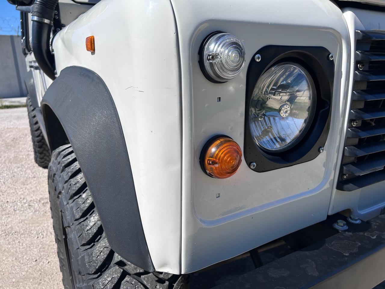 Land Rover Defender Fuoristrada