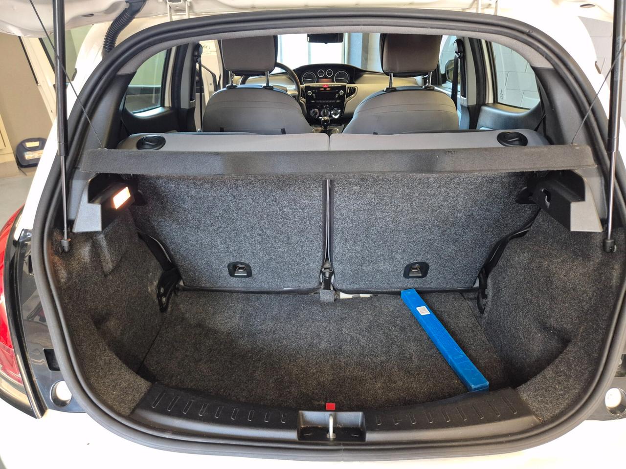 Lancia Ypsilon 1.2 69 CV 5 porte SILVER