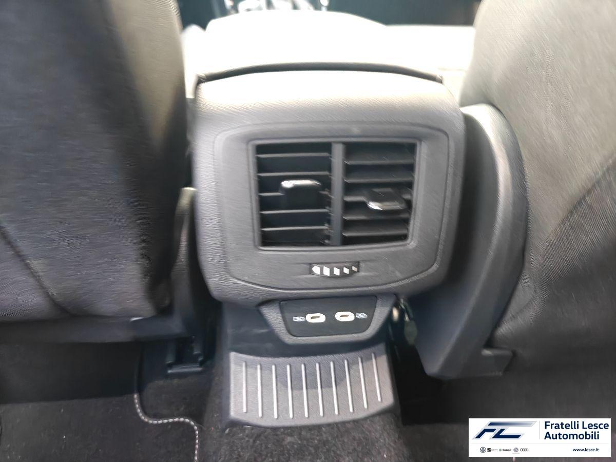 VOLKSWAGEN - T-Roc 2.0 tdi R-Line 150cv dsg (Esposiione Piano Lago)