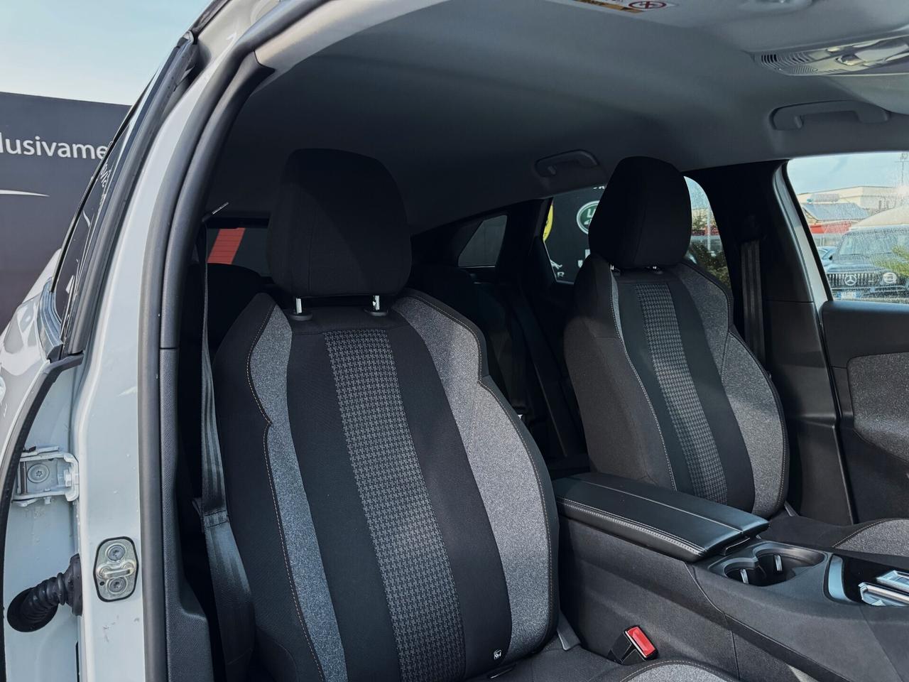 Peugeot 3008 1.5 bluehdi Active Pack S 131CV