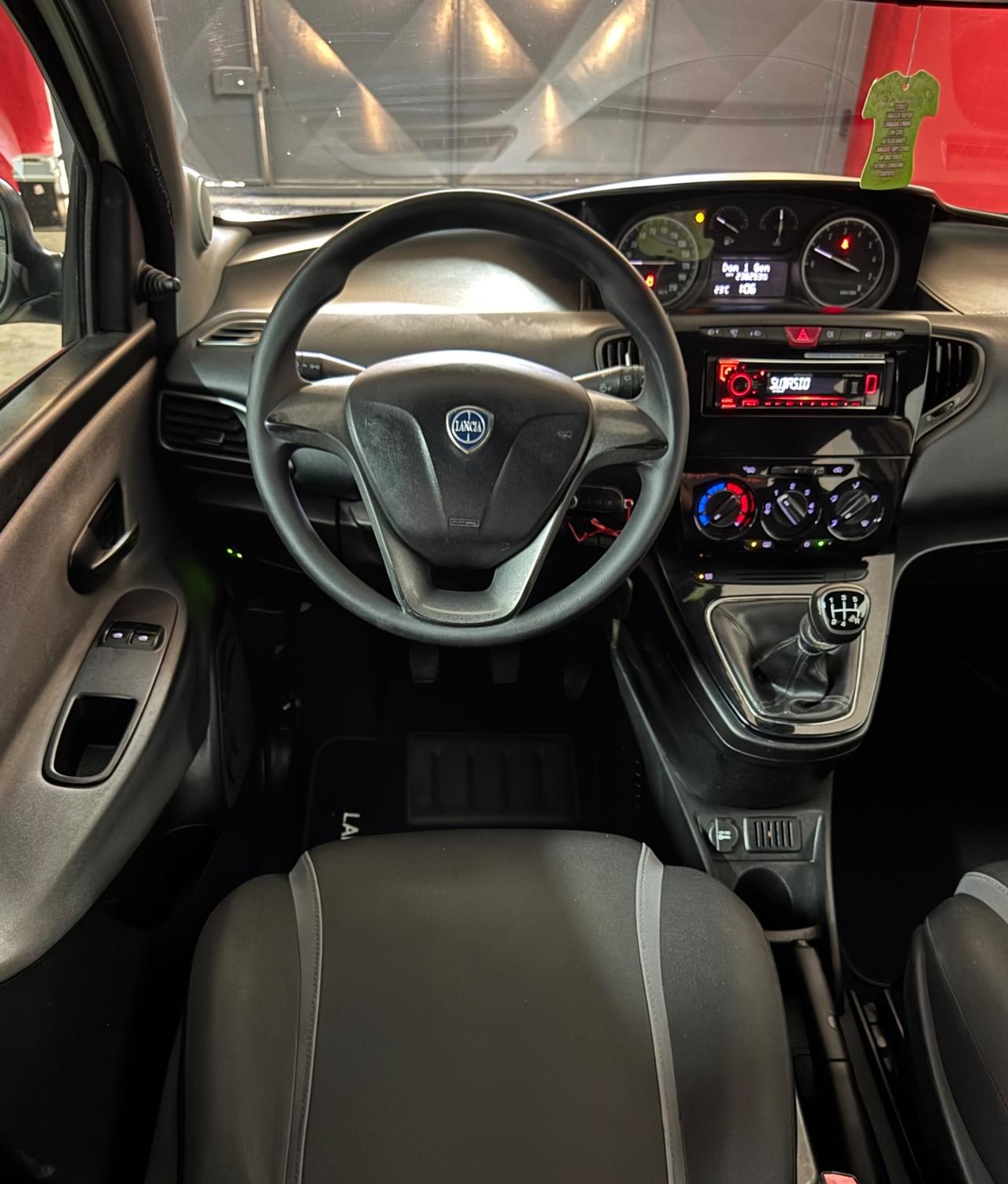 Lancia Ypsilon 1.2 69 CV 5 porte GPL Ecochic Silver