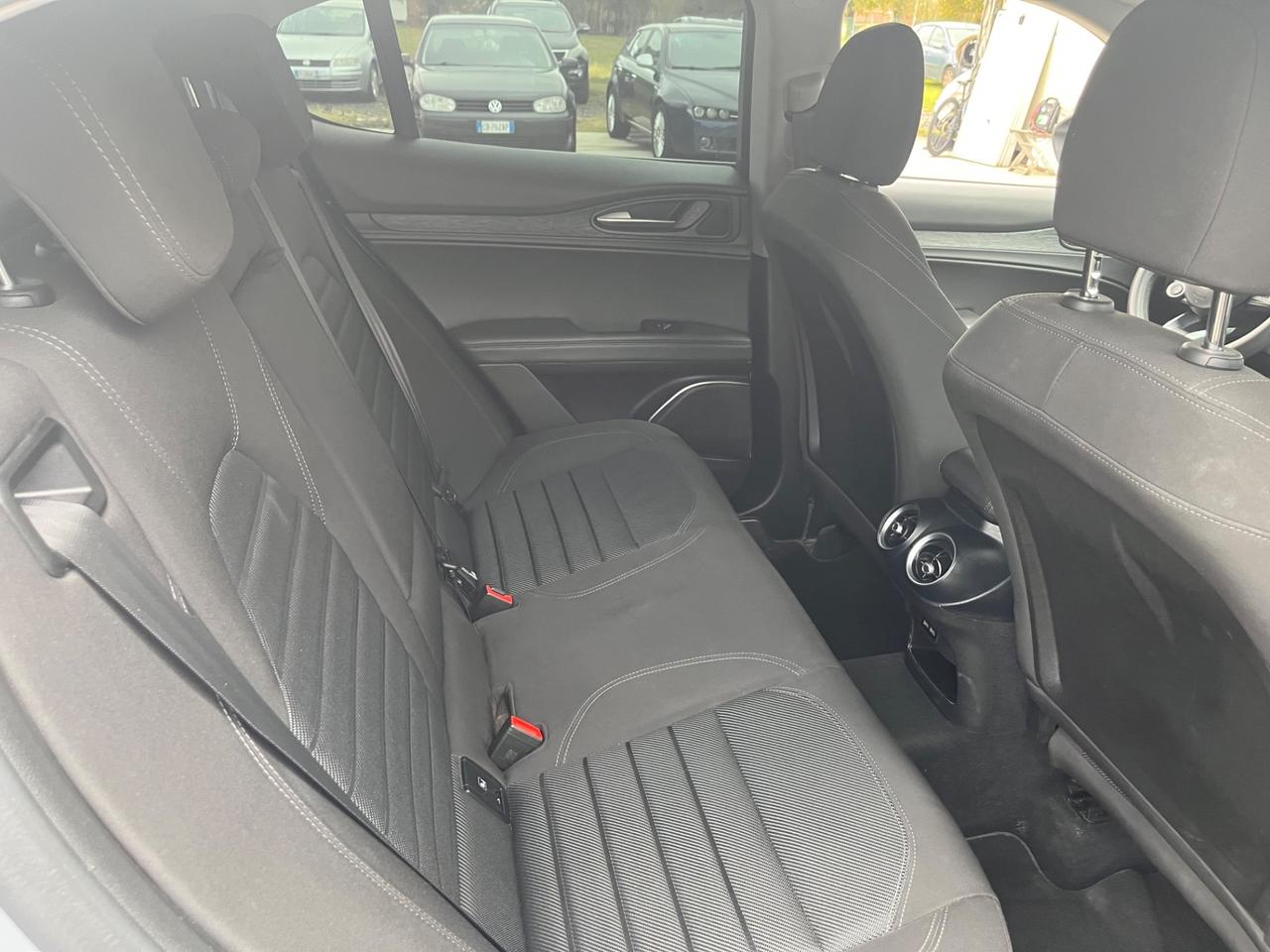 Alfa Romeo Stelvio 2.2 Turbodiesel 160 CV AT8 RWD Business