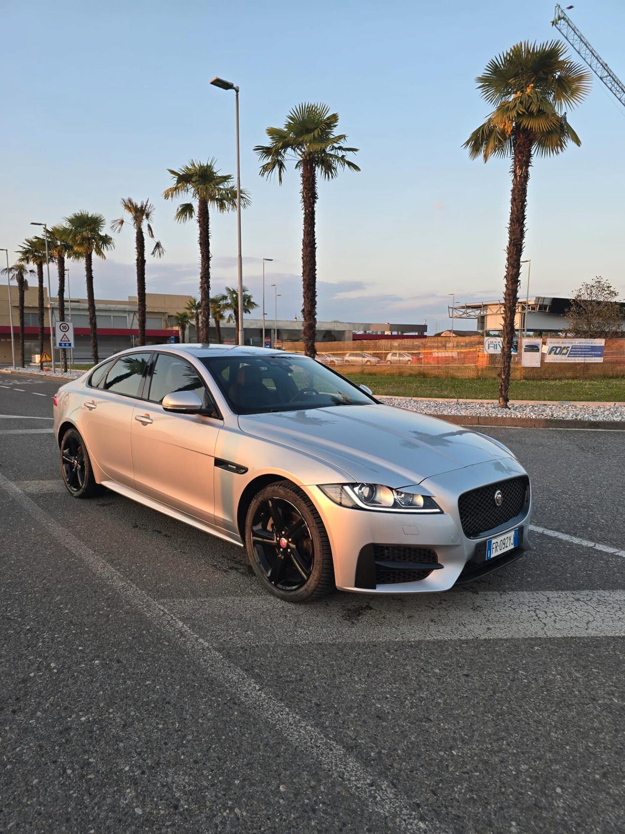 Jaguar XF 2.0 D 240 CV AWD aut. R-Sport