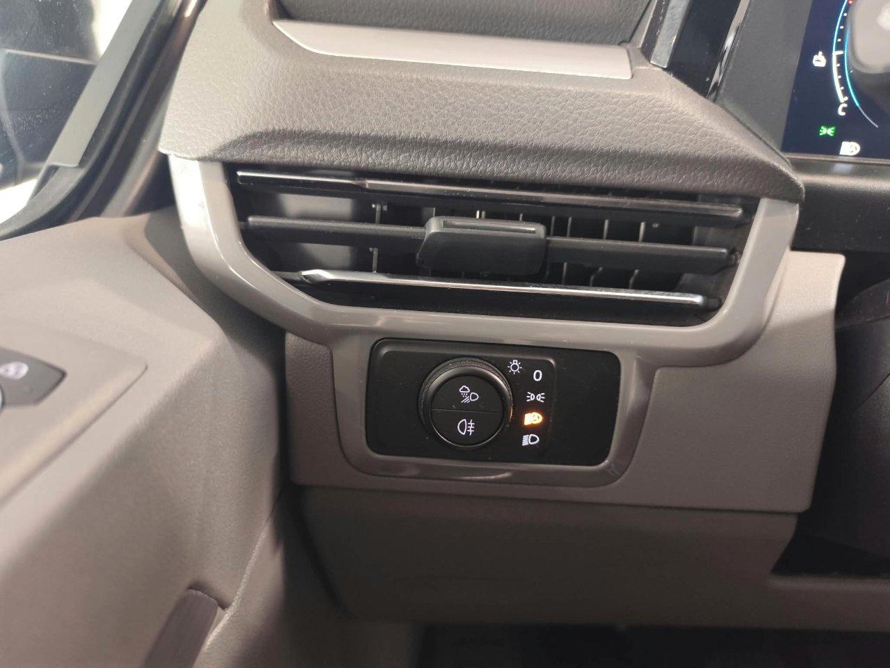 VOLKSWAGEN T7 Caravelle e-Caravelle Window Short Life electric 160kW 340 cv automatic 3100mm