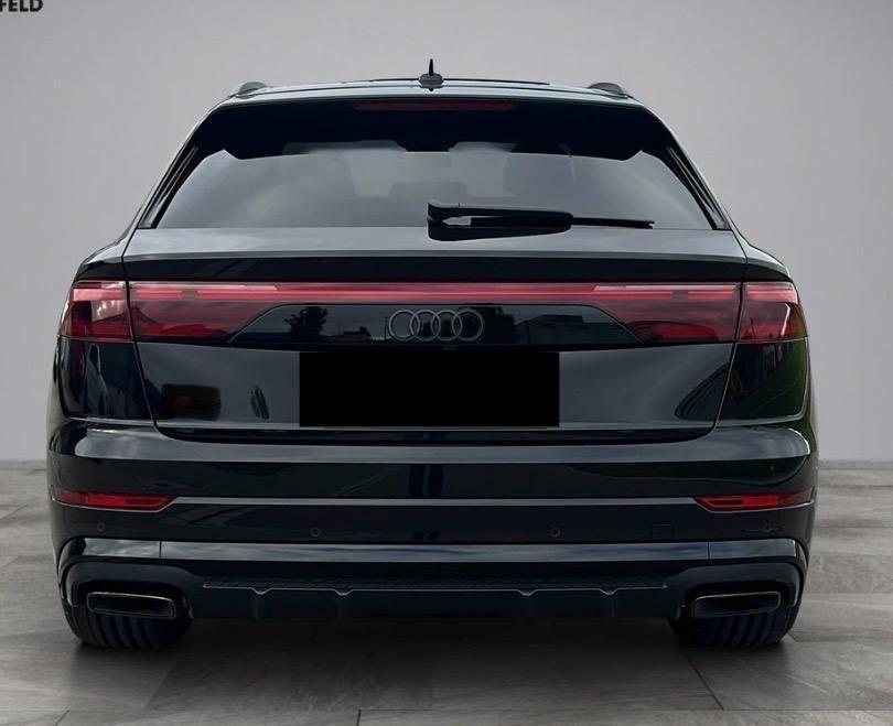 Audi Q8 SUV 45 TDI quattro-Rata da 600€ al mese