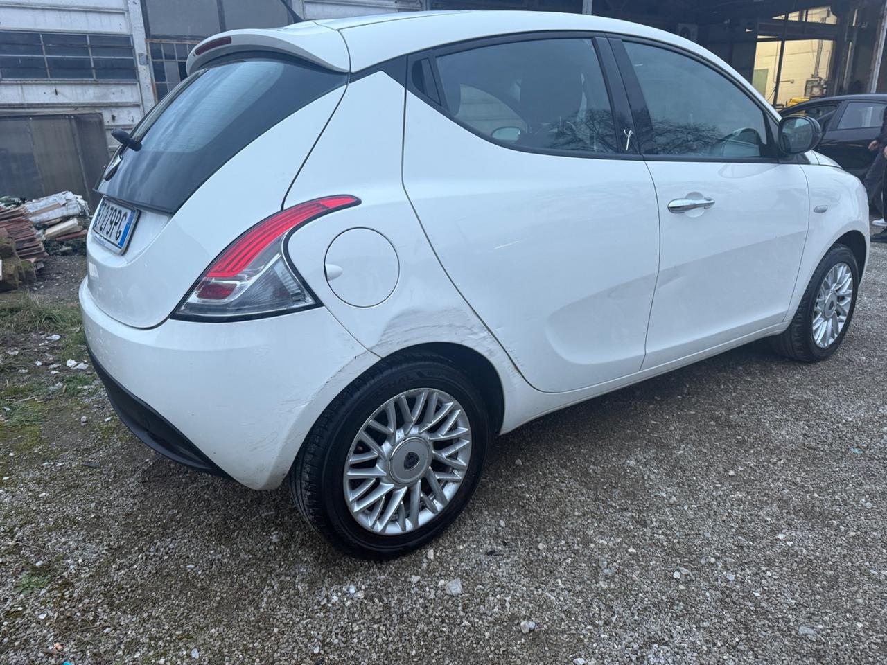 Lancia Ypsilon 1.2 69 CV 5 porte S&S Platinum